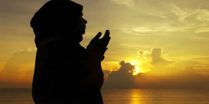 قصة إسلام ماكلين سيكاروس عارضة الأزياء الشهيرة