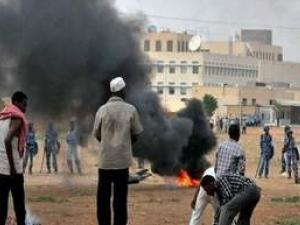 واشنطن تجلي مواطنيها من تونس والسودان