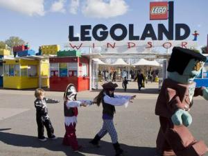 Far-Rightists Threaten UK Muslims Fun Day