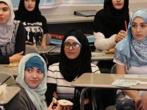 Chicago’s non-Muslim school girls wear hijab