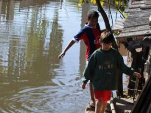 Crecida de ríos provoca evacuación de 50 mil paraguayos