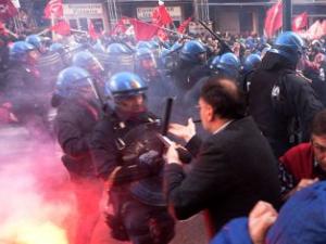 Protesta contra austeridad deja 4 heridos y 6 detenidos en Italia