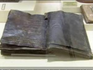 Descubren una biblia antigua que rompe con la farsa de la iglesia
