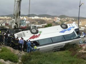 مقتل 16 جنديا مغربيا بانقلاب حافلتهم