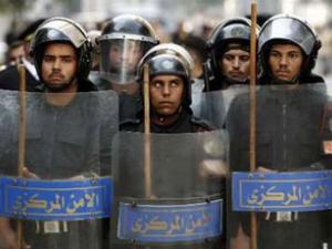 وفاة 18 جندى أمن مركزى مصري فى انقلاب سيارة على الحدود الشرقية