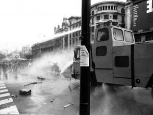 Cañones de agua contra manifestantes