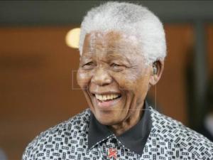 Nelson Mandela abandona el hospital tras casi tres meses ingresado