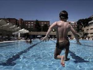 Una niña de nueve años rescatada en estado grave de una piscina privada