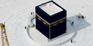 هل بُنِيَت الكعبة قبل إبراهيم عليه الصلاة والسلام؟